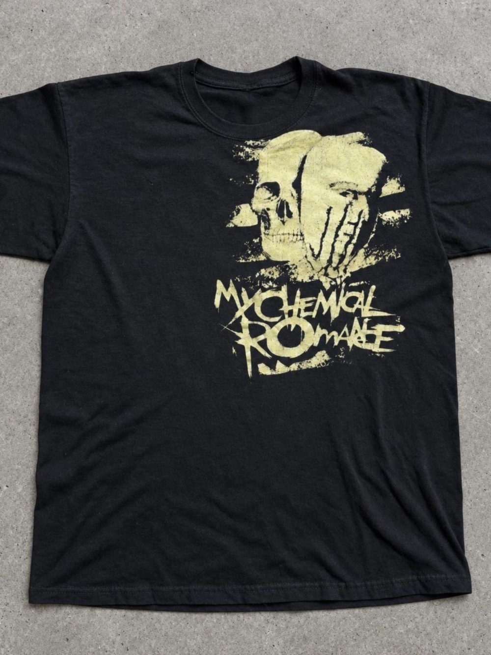 Gildan Black Tee with Pale Yellow Skull Graphic